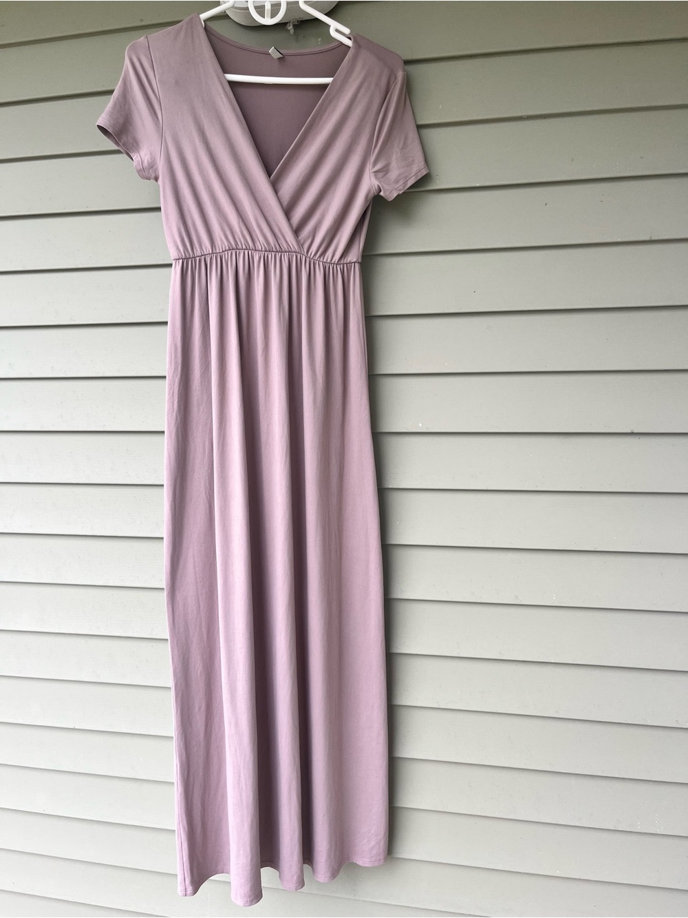 Like new Mother Bee Maternity Mauve V-Neck Maxi Dress